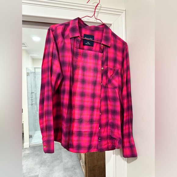 American Eagle Pink Button Up Flannel Size Medium - Picture 2 of 7